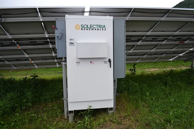 Solar Panels Charge It, Lithium Keeps It: How to Build an Off-Grid Power Duo That Actually Works